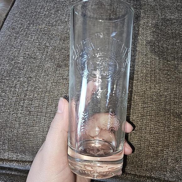 Jack Daniels etched snowflake whiskey glass 7.6" tall - Picture 2 of 7